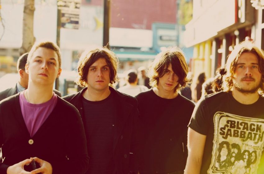  Después de una década Arctic Monkeys vuelven a tocar dos de sus temas más emblemáticos