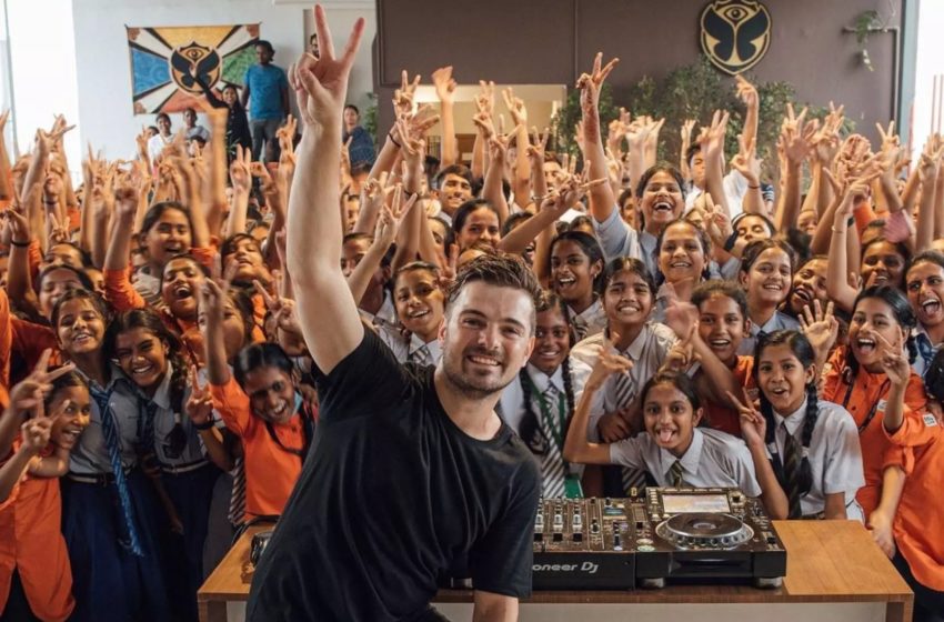  La Fundación Tomorrowland , ONG Ek Tara y Martin Garrix llevan su música a  niños de la India
