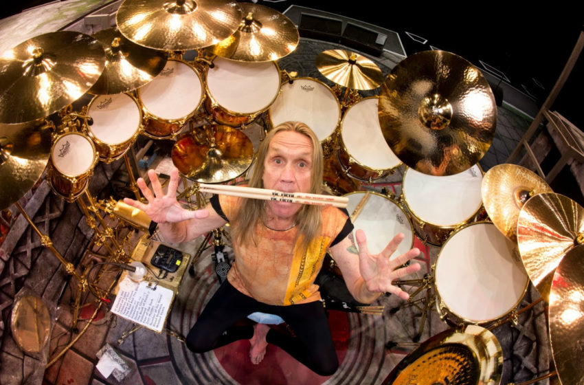  Iron Maiden:Nicko McBrain sufrió un derrame cerebral a principios de 2023